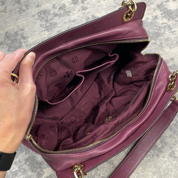 Tory Burch Priscilla Plum Leather Shoulder Bag Purse Envelope Flap - Picture 10 of 17
